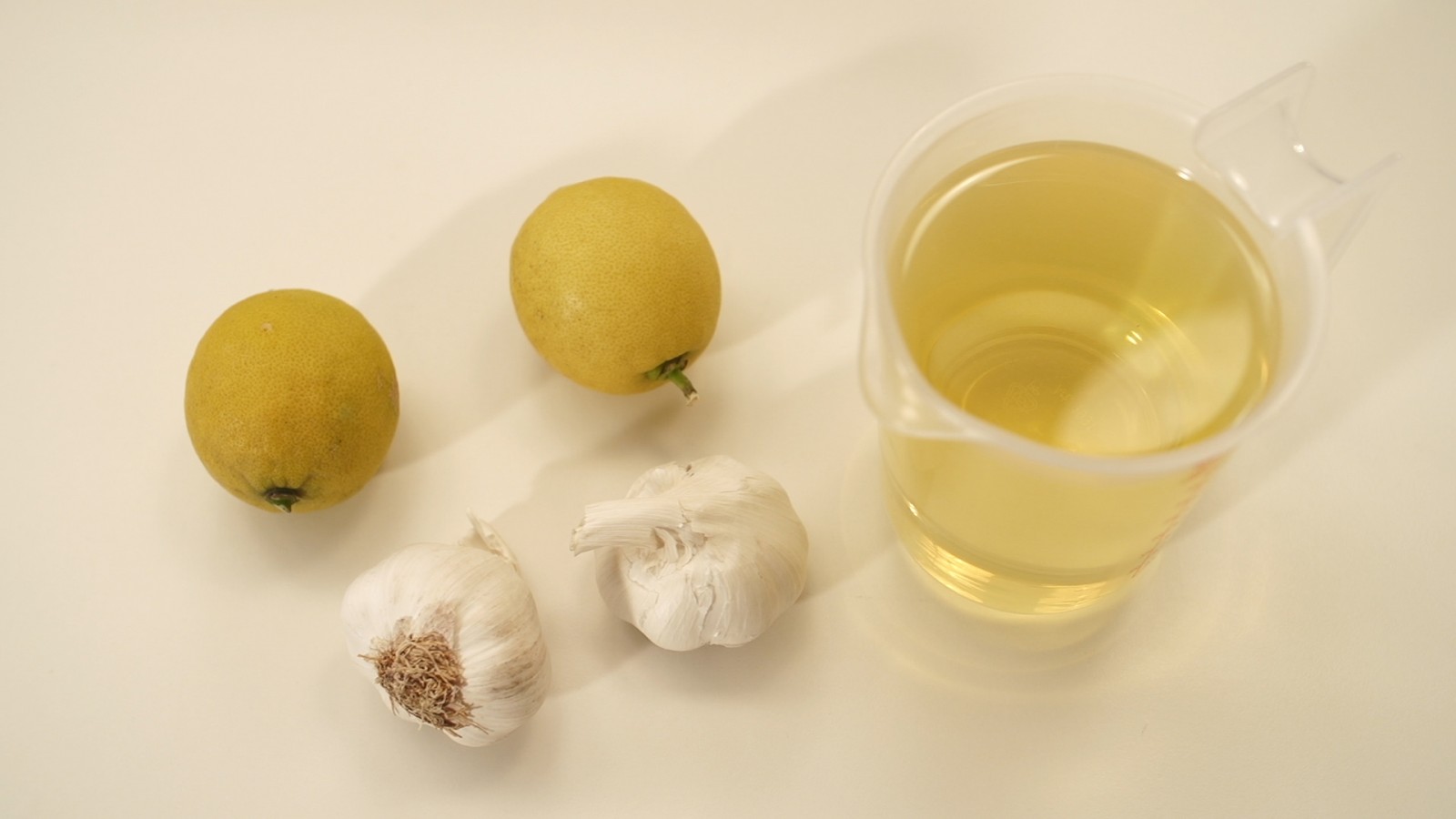 Olje pečene limone in česna